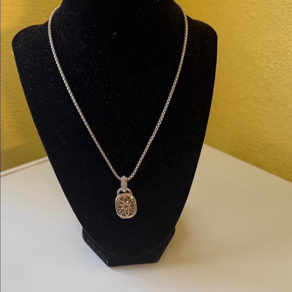 Elegant Silver Pendant Necklace - Picture 7 of 9